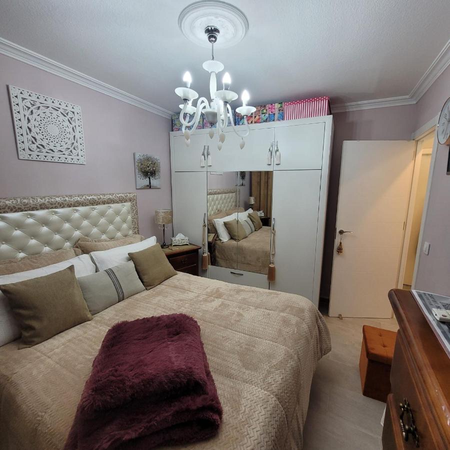 Shared Accommodation A Room With A View Of The Garden Севилья Экстерьер фото